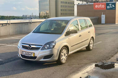 Минивэн Opel Zafira 2009 в Киеве