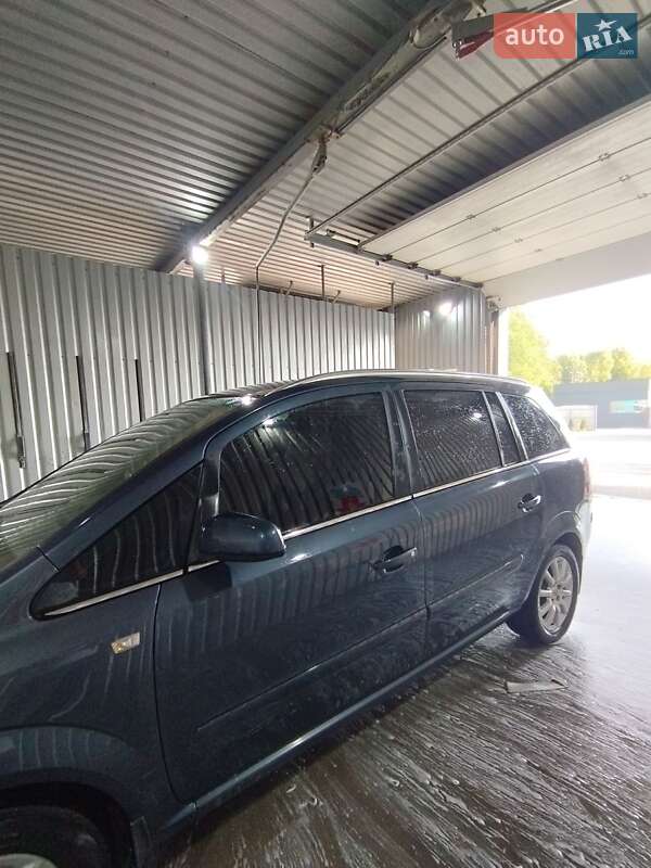 Минивэн Opel Zafira 2008 в Баре
