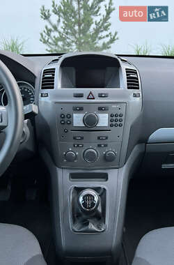 Минивэн Opel Zafira 2007 в 