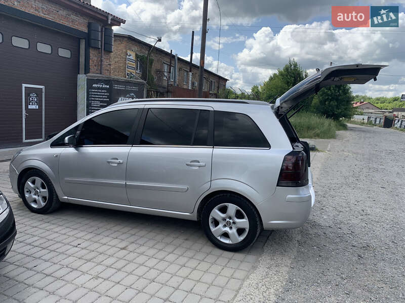 Минивэн Opel Zafira 2006 в Луцке