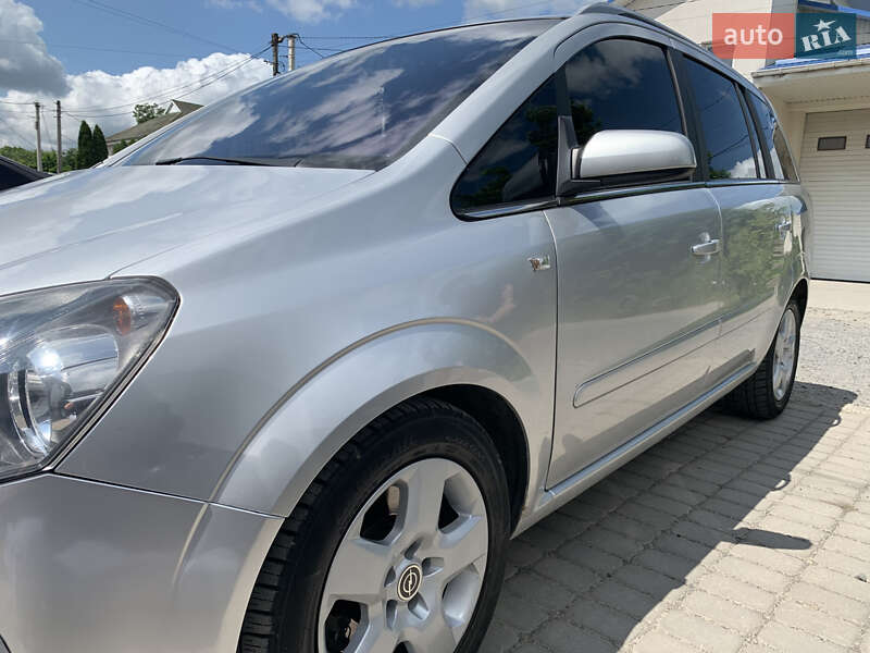 Минивэн Opel Zafira 2006 в Луцке