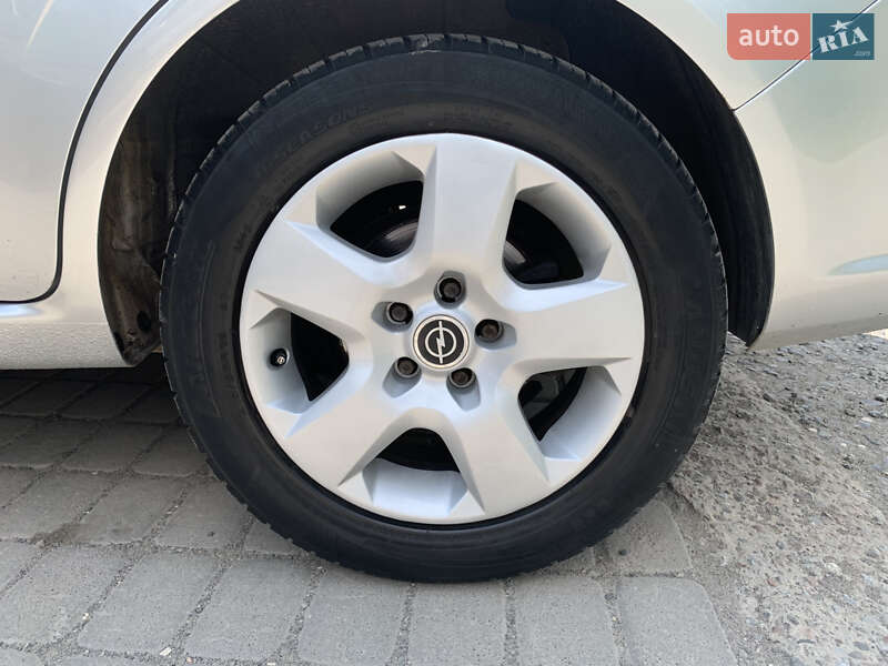 Минивэн Opel Zafira 2006 в Луцке