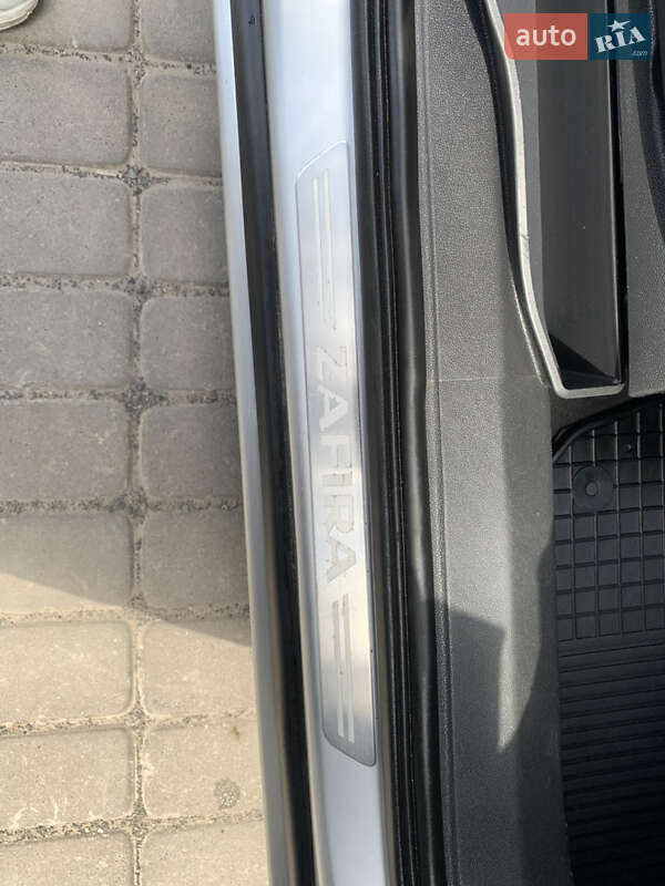 Минивэн Opel Zafira 2006 в Луцке