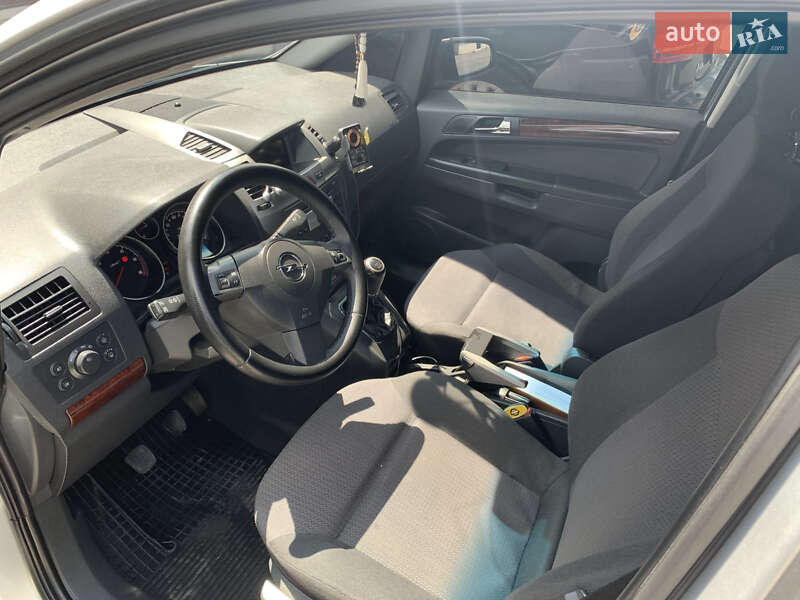 Минивэн Opel Zafira 2006 в Луцке