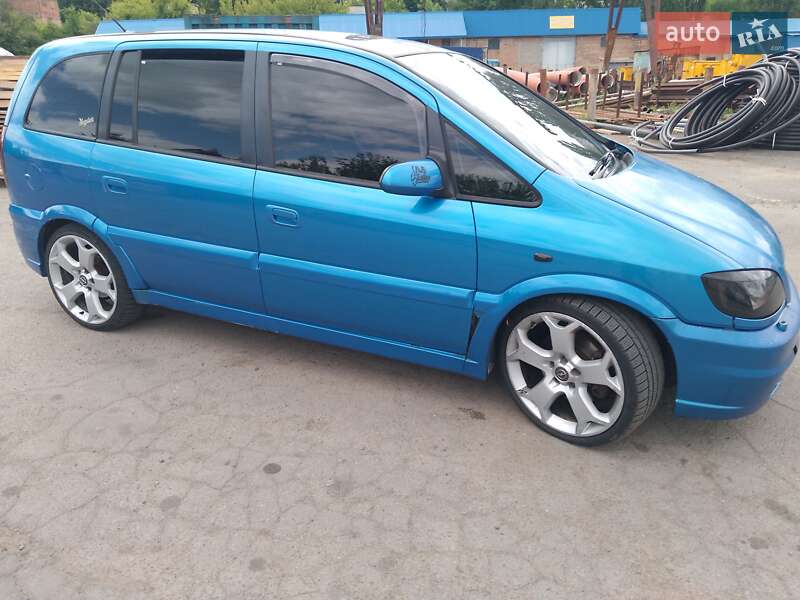 Мінівен Opel Zafira 2002 в Рівному
