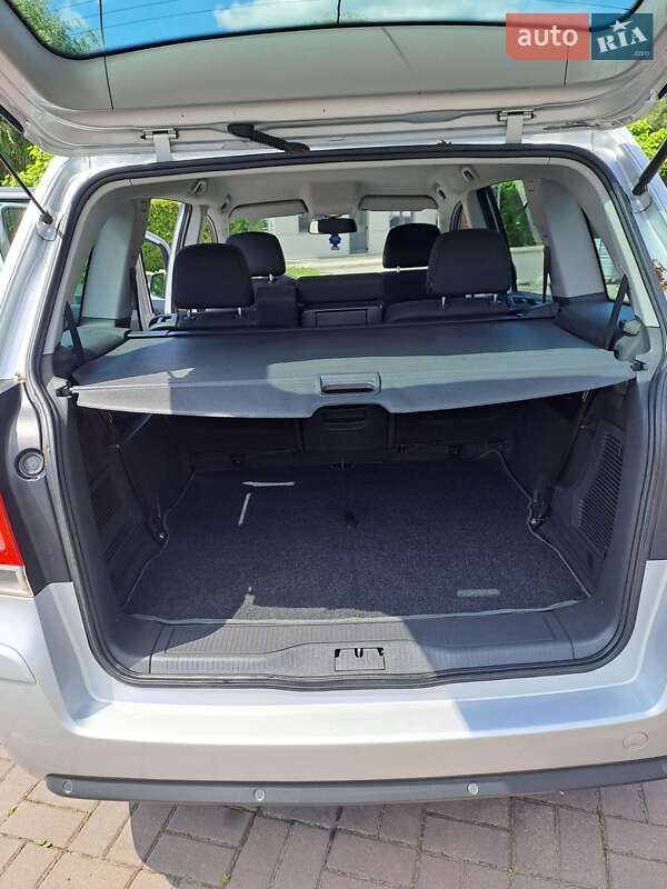 Мінівен Opel Zafira 2010 в Луцьку