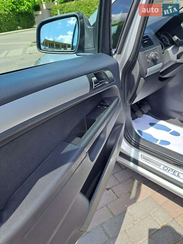 Мінівен Opel Zafira 2010 в Луцьку