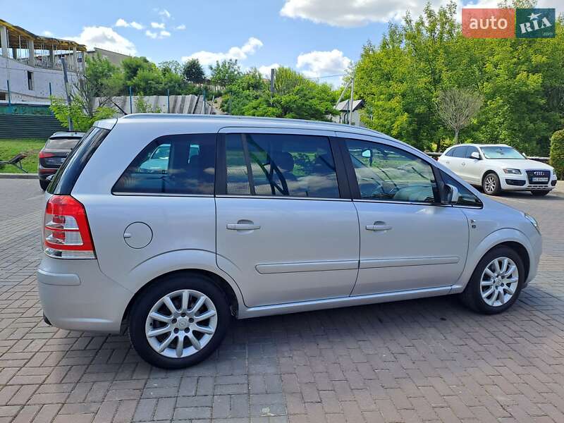 Мінівен Opel Zafira 2010 в Луцьку