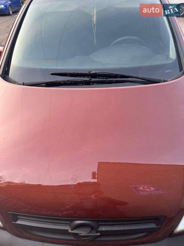 Мінівен Opel Zafira 2000 в Ужгороді