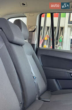 Минивэн Opel Zafira 2012 в 