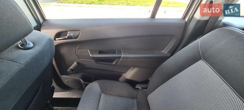 Мінівен Opel Zafira 2011 в Лисянці