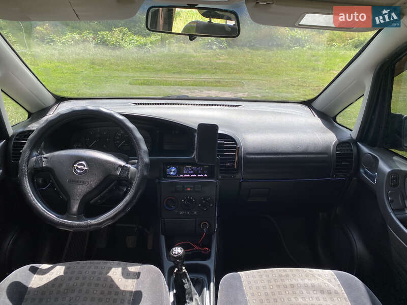Мінівен Opel Zafira 2002 в Пирятині