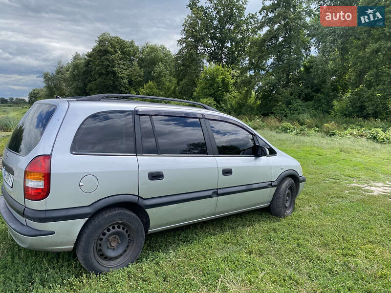 Мінівен Opel Zafira 2002 в Пирятині