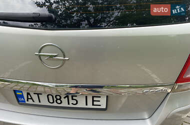 Мікровен Opel Zafira 2012 в 