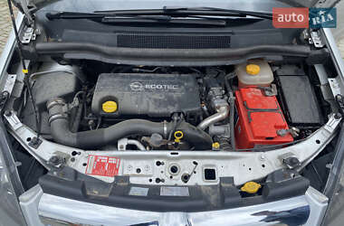 Мікровен Opel Zafira 2012 в 