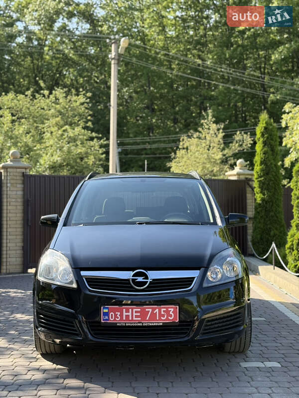 Минивэн Opel Zafira 2006 в Косове