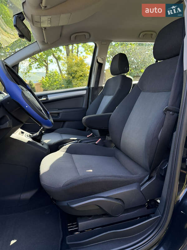 Минивэн Opel Zafira 2006 в Косове