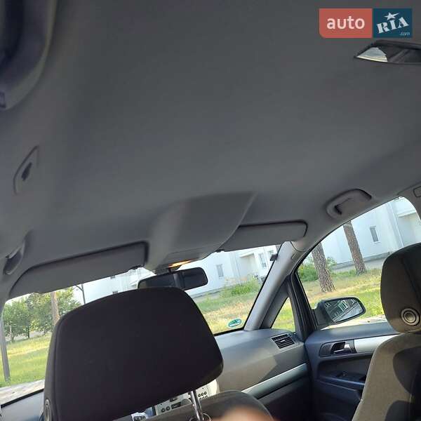 Минивэн Opel Zafira 2009 в Ахтырке