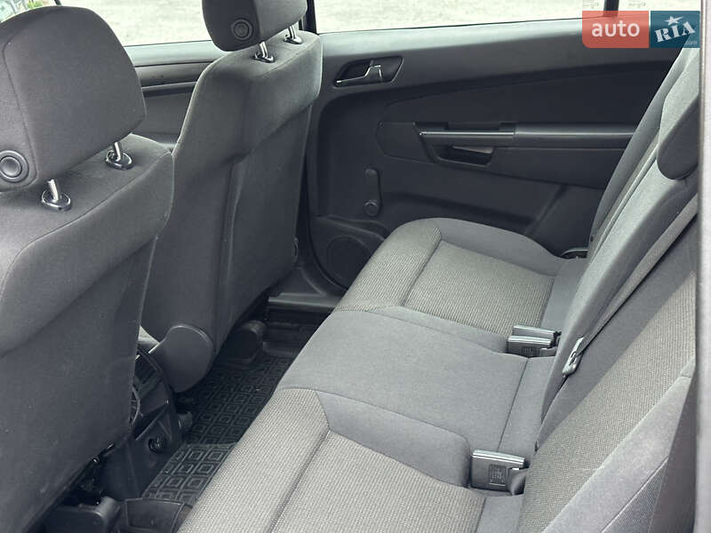 Минивэн Opel Zafira 2011 в Звягеле
