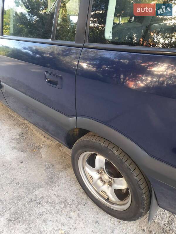Минивэн Opel Zafira 2005 в Черновцах