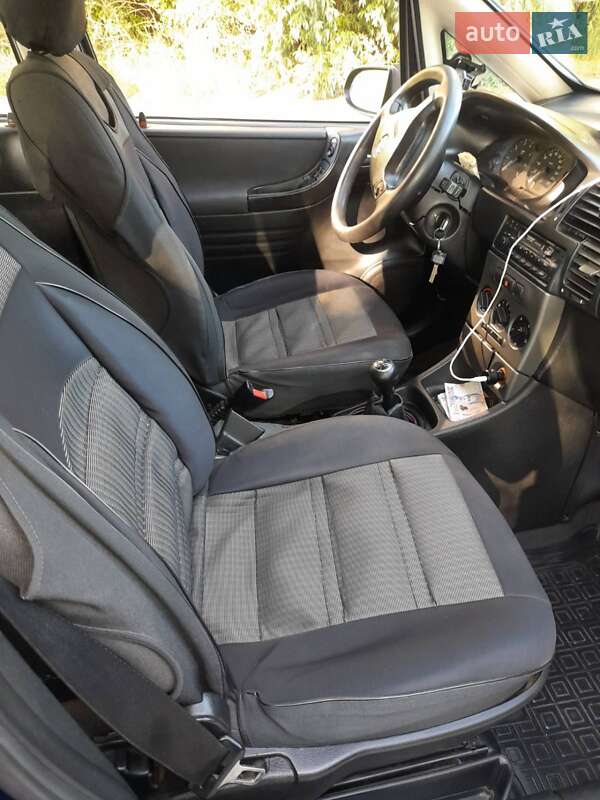 Минивэн Opel Zafira 2005 в Черновцах
