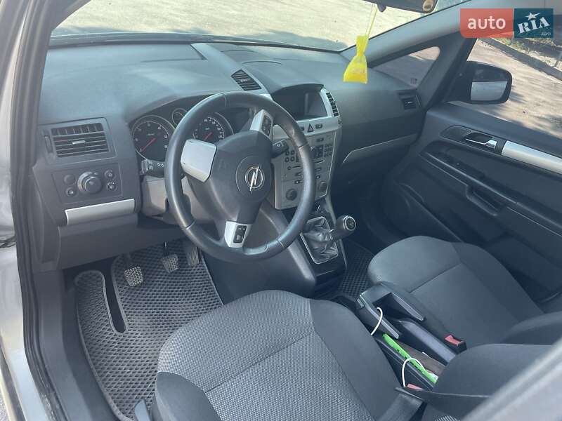 Минивэн Opel Zafira 2013 в Виннице