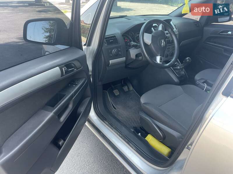 Минивэн Opel Zafira 2013 в Виннице