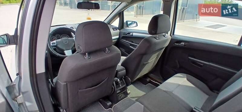 Минивэн Opel Zafira 2009 в Летичеве