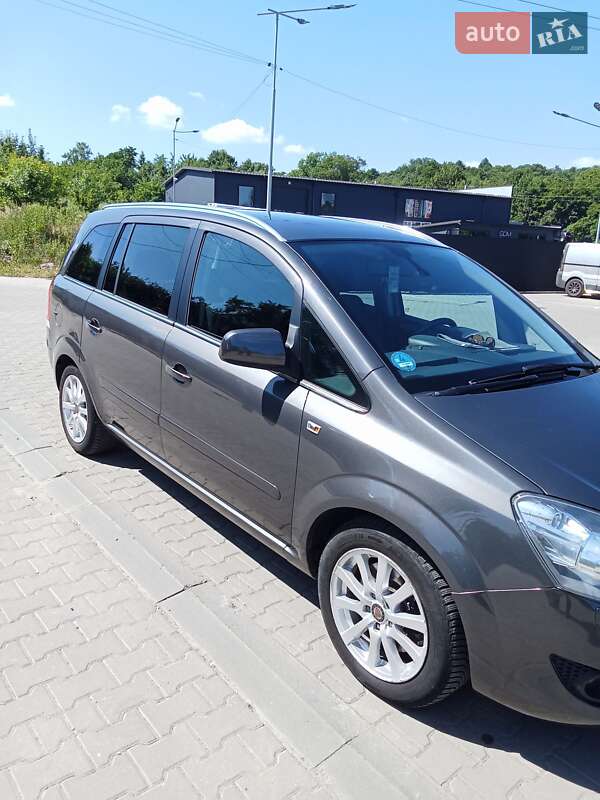 Opel Zafira 2012