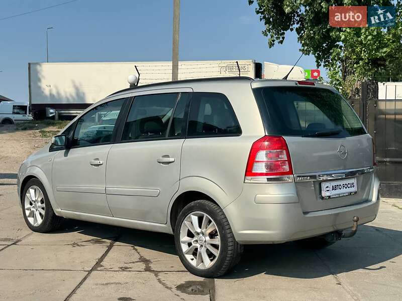 Минивэн Opel Zafira 2009 в Киеве