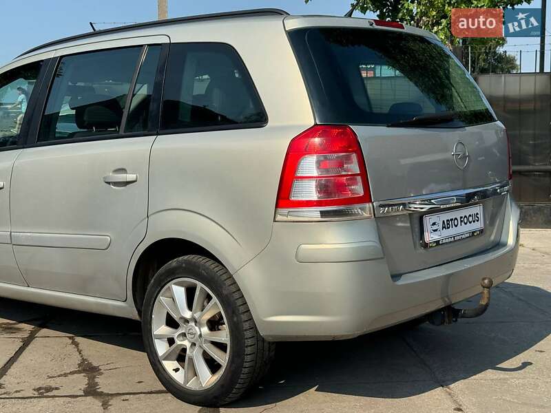 Минивэн Opel Zafira 2009 в Киеве