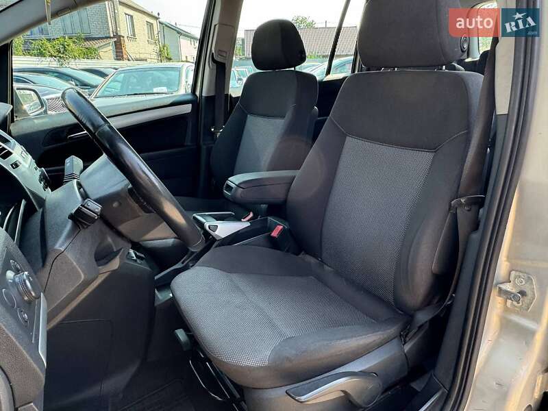 Минивэн Opel Zafira 2009 в Киеве