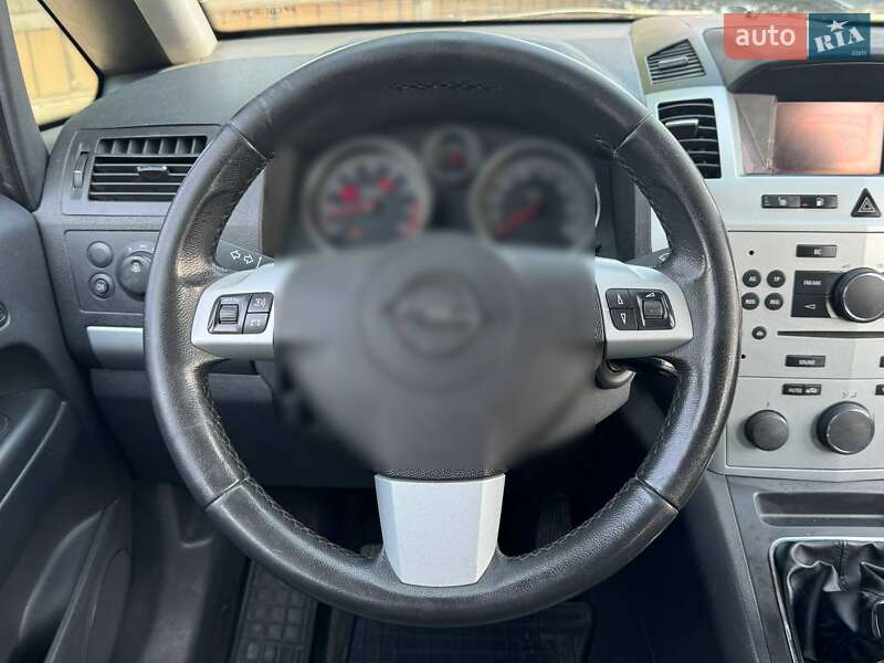 Минивэн Opel Zafira 2009 в Киеве