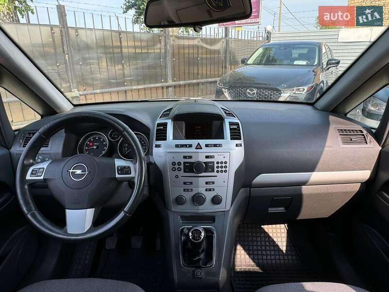 Минивэн Opel Zafira 2009 в Киеве