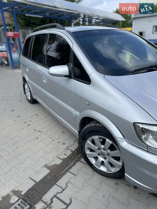 Минивэн Opel Zafira 2003 в 
