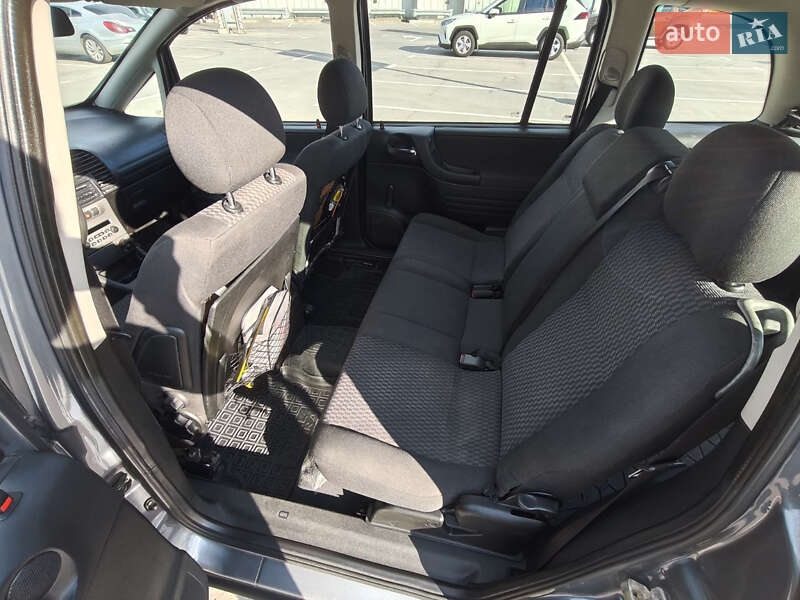 Минивэн Opel Zafira 2004 в Киеве