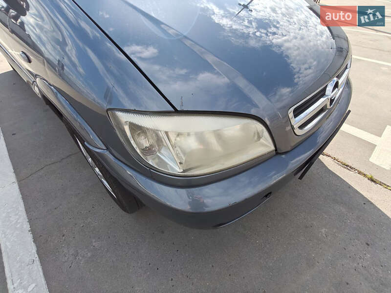 Минивэн Opel Zafira 2004 в Киеве