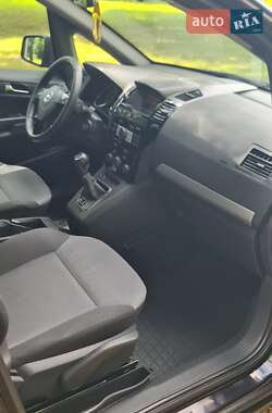 Минивэн Opel Zafira 2011 в 