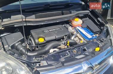 Минивэн Opel Zafira 2011 в 