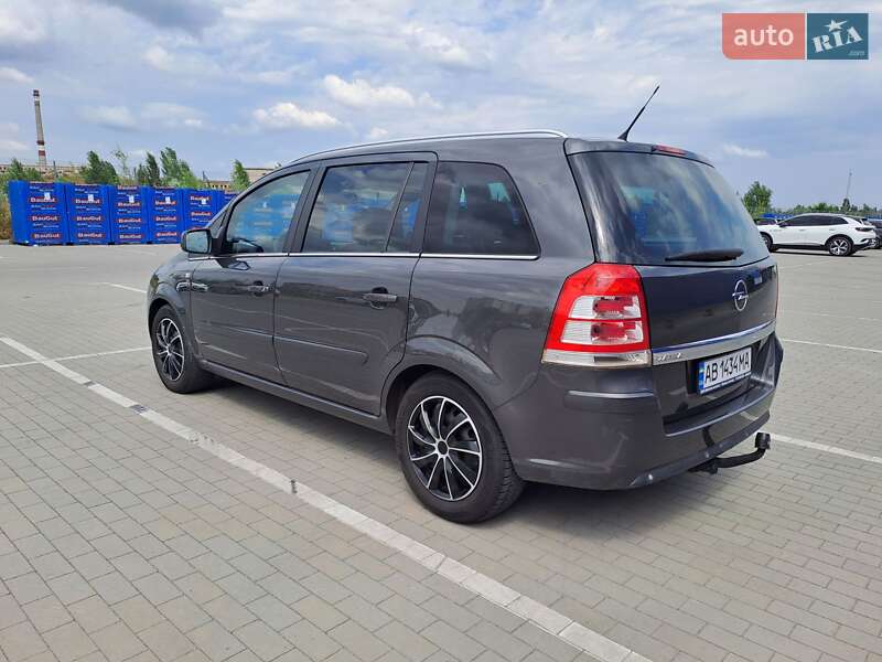 Минивэн Opel Zafira 2010 в Виннице