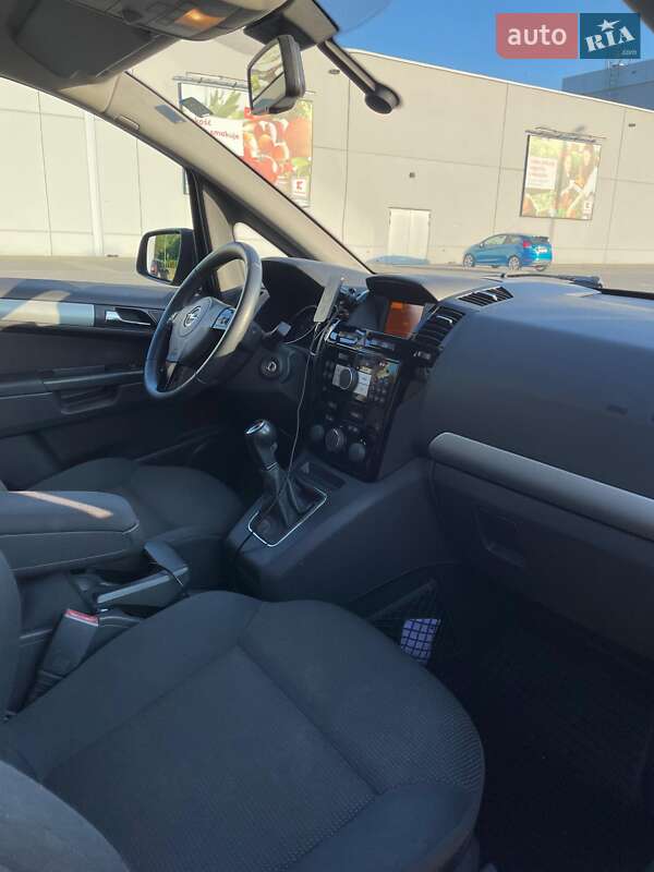 Минивэн Opel Zafira 2013 в Ивано-Франковске