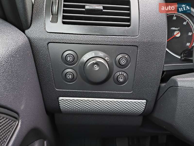 Минивэн Opel Zafira 2011 в Почаеве