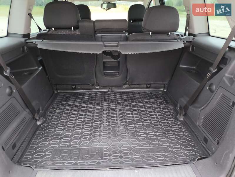 Минивэн Opel Zafira 2011 в Почаеве