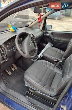 Минивэн Opel Zafira 2004 в 