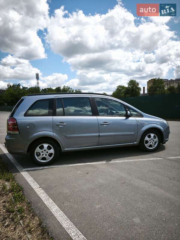 Минивэн Opel Zafira 2006 в Ивано-Франковске