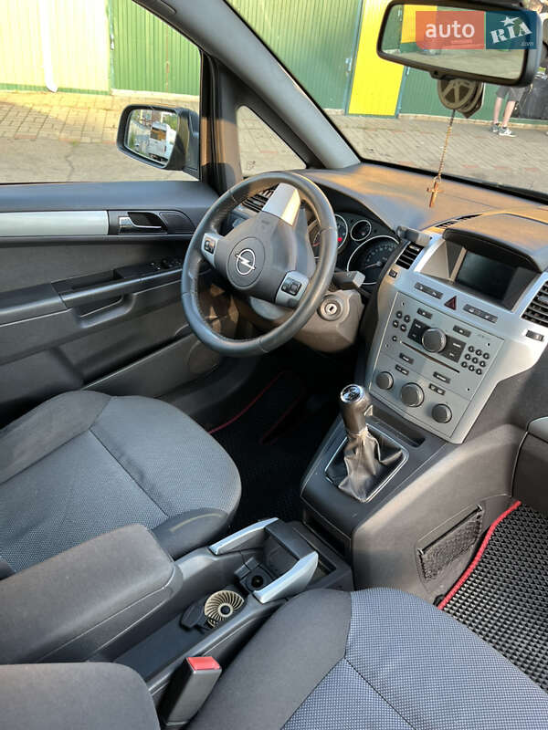 Минивэн Opel Zafira 2009 в Черкассах