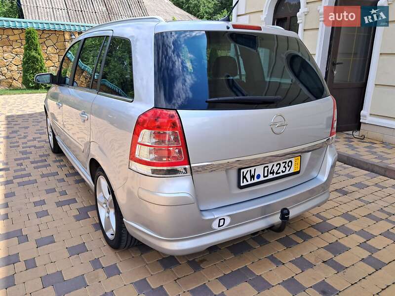 Минивэн Opel Zafira 2008 в Могилев-Подольске