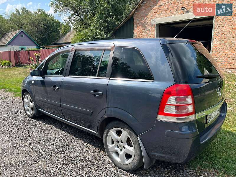 Минивэн Opel Zafira 2008 в Миргороде