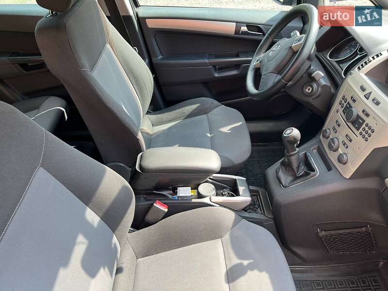 Минивэн Opel Zafira 2008 в Миргороде