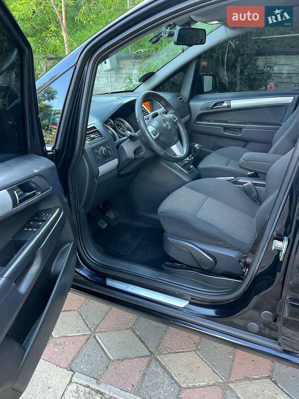 Минивэн Opel Zafira 2010 в Коломые